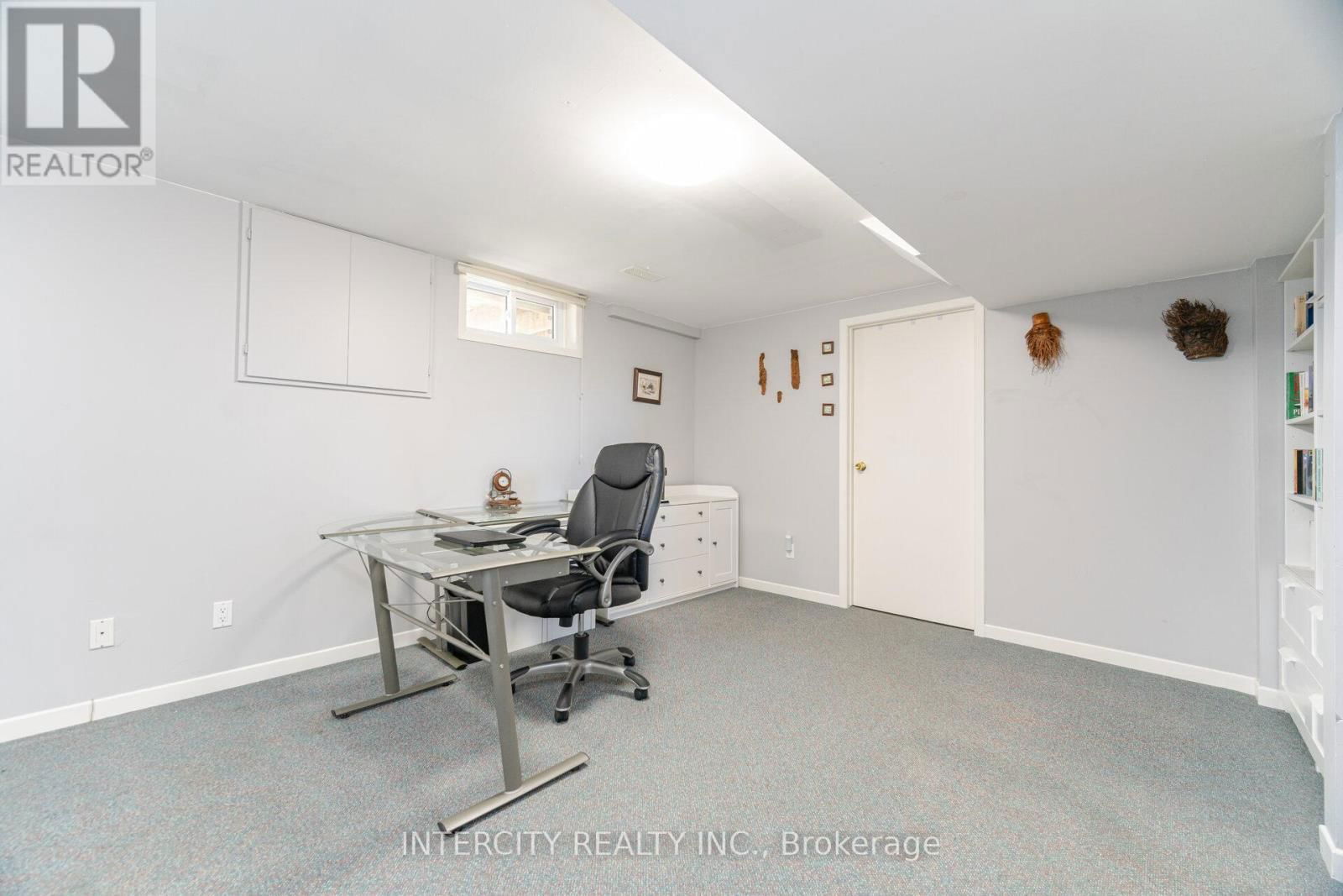 35 LOWER CANADA CRESCENT Image 12