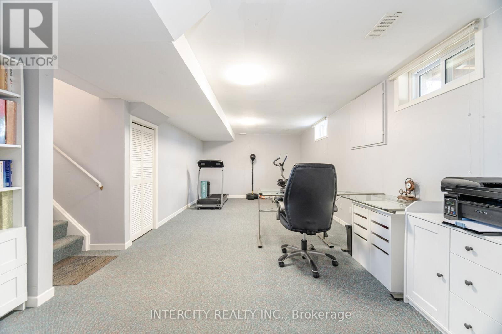 35 LOWER CANADA CRESCENT Image 13