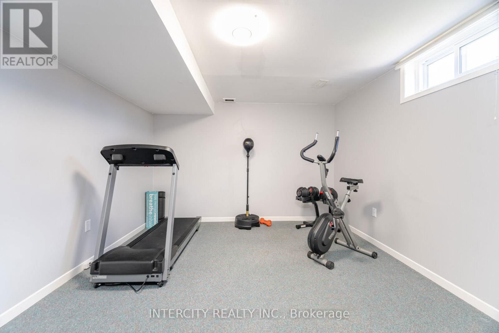 35 LOWER CANADA CRESCENT Image 14
