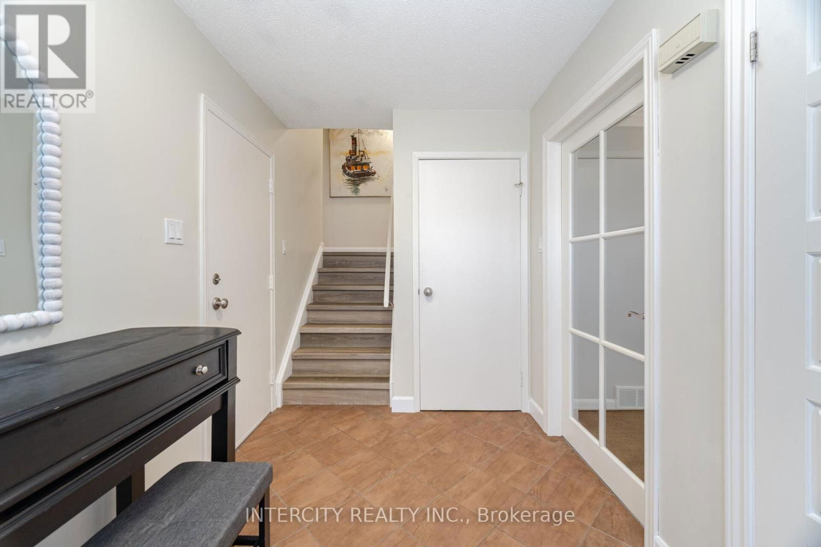 35 LOWER CANADA CRESCENT Image 15