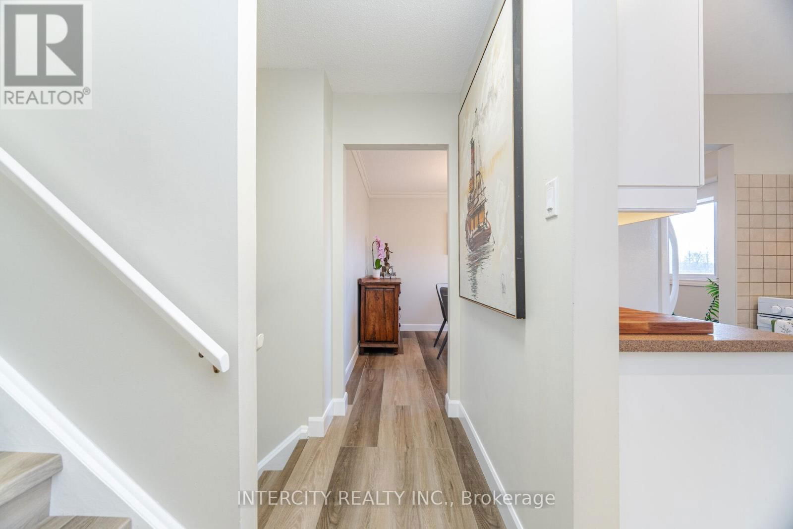 35 LOWER CANADA CRESCENT Image 20