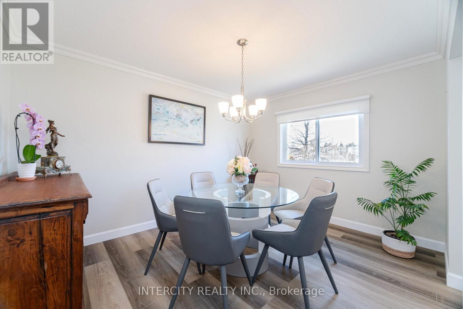 35 LOWER CANADA CRESCENT Image 21