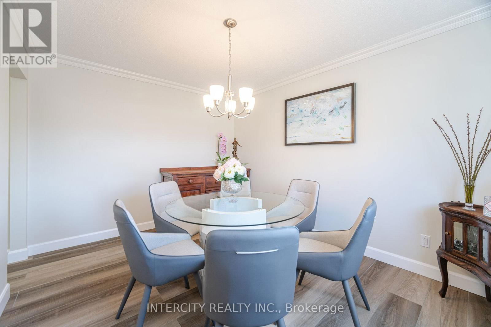 35 LOWER CANADA CRESCENT Image 22