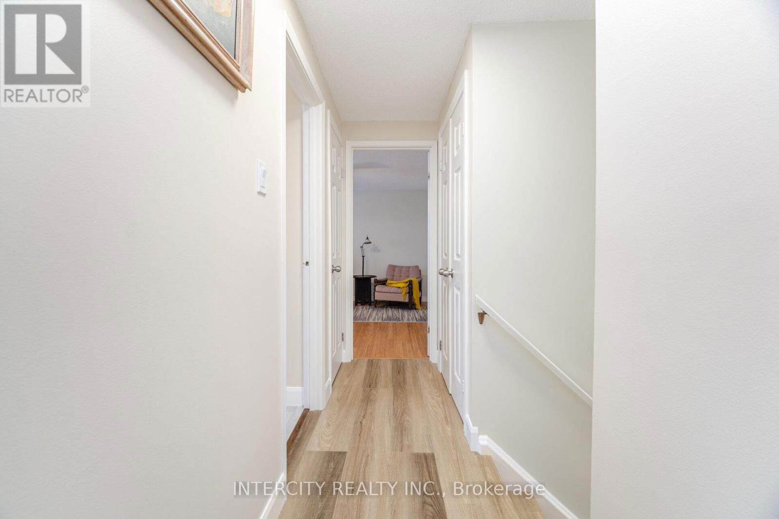 35 LOWER CANADA CRESCENT Image 29