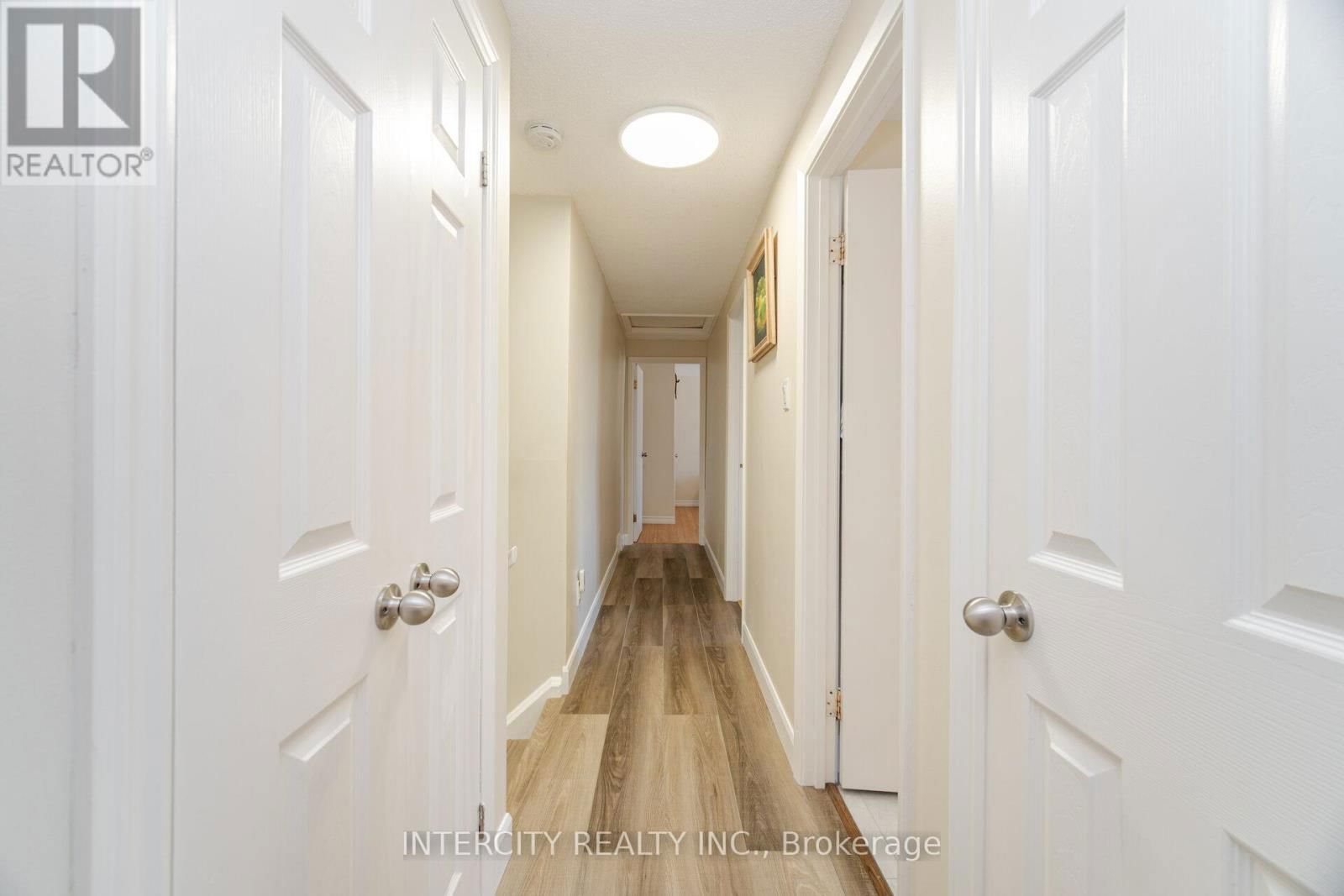 35 LOWER CANADA CRESCENT Image 33
