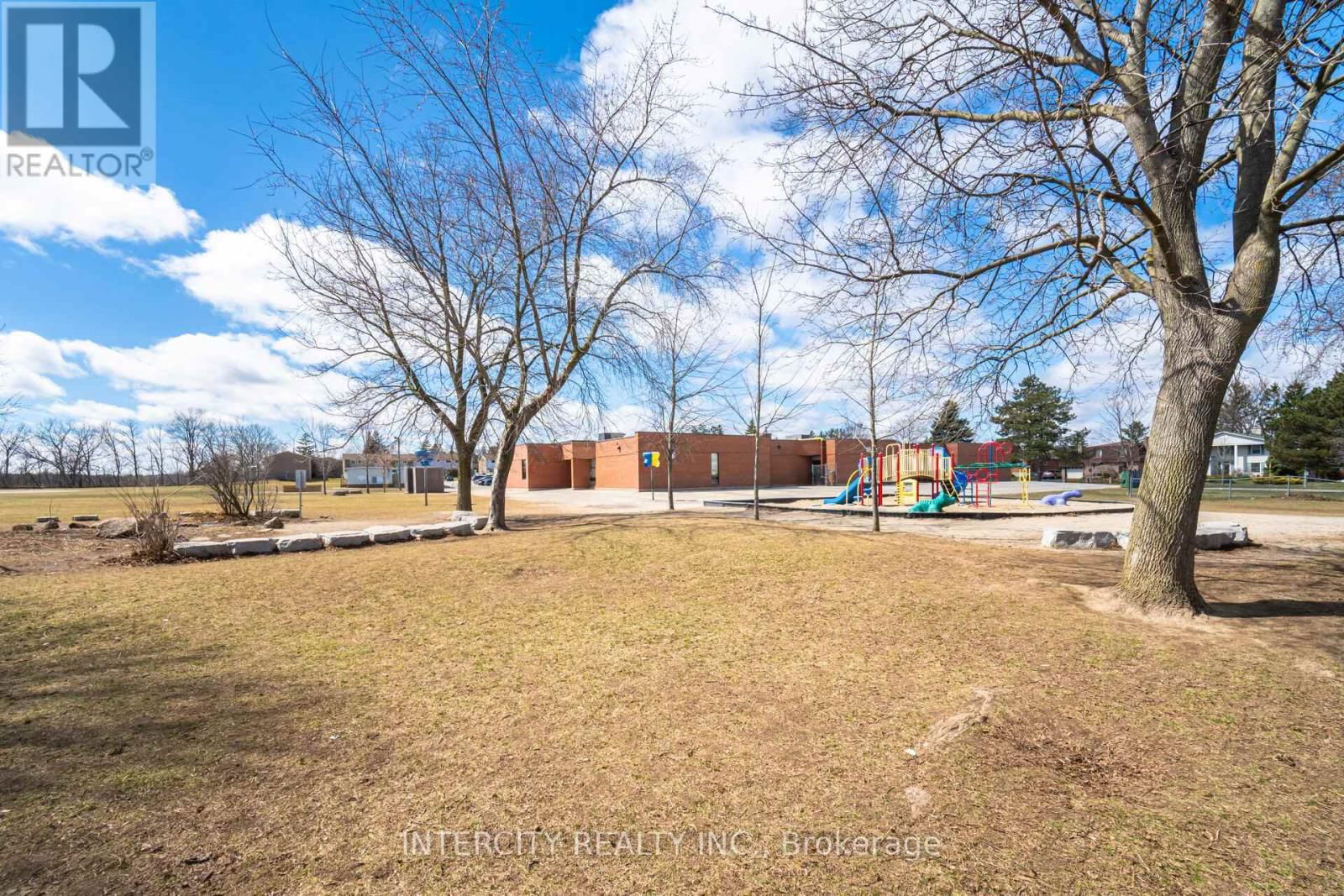 35 LOWER CANADA CRESCENT Image 43