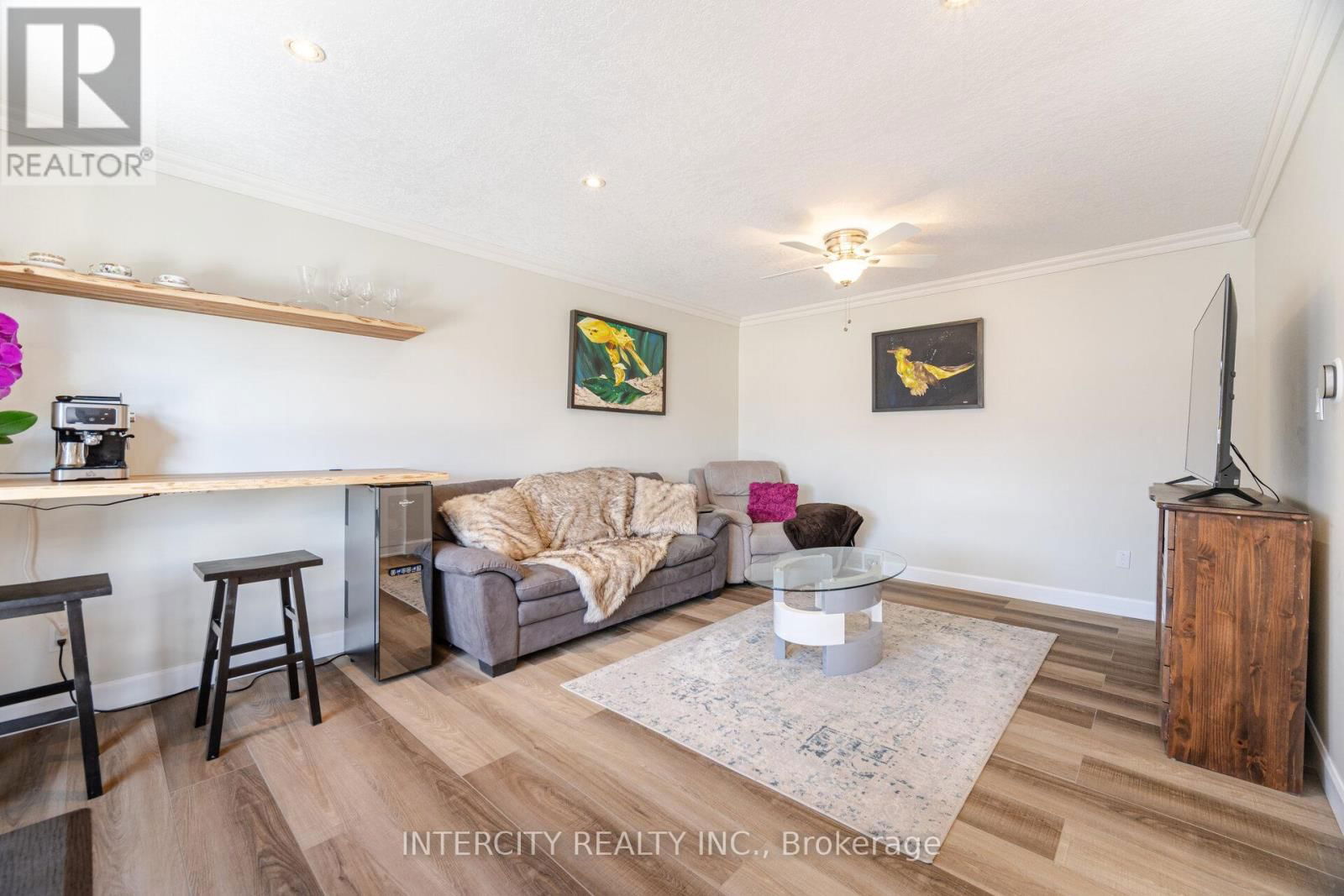 35 LOWER CANADA CRESCENT Image 6