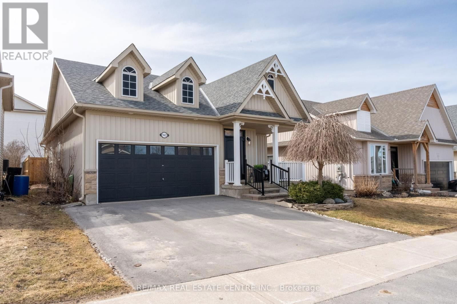 942 GREENWOOD CRESCENT Image 1