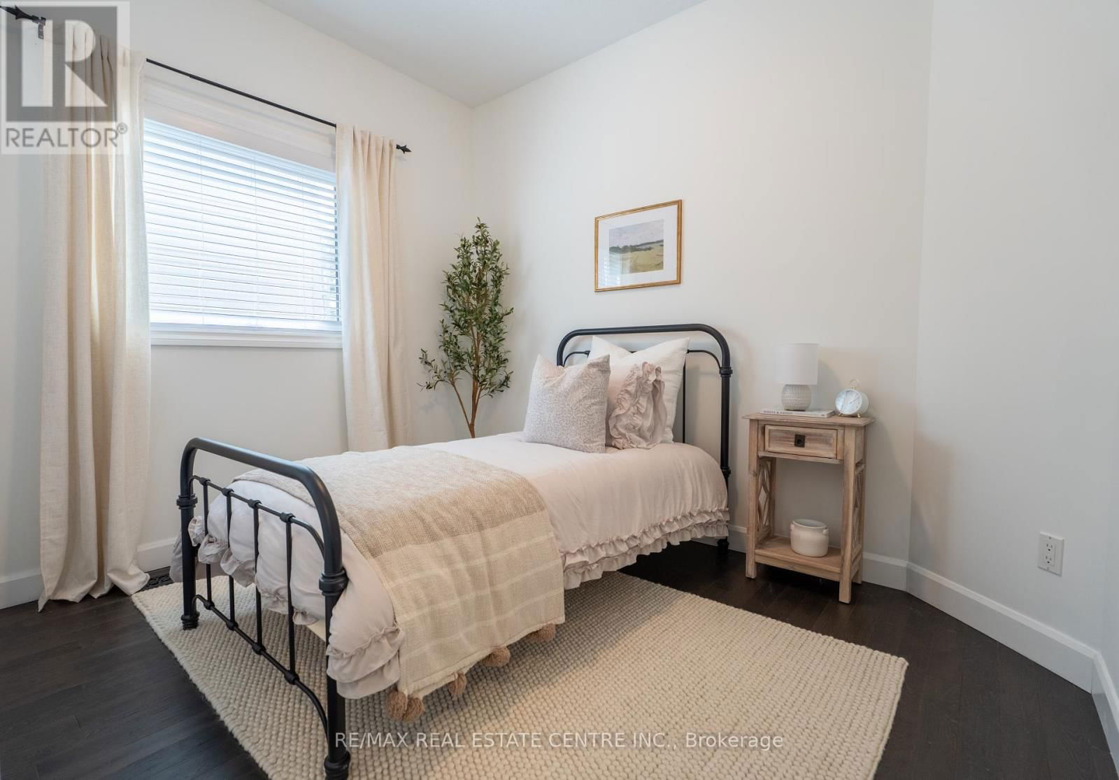 942 GREENWOOD CRESCENT Image 25