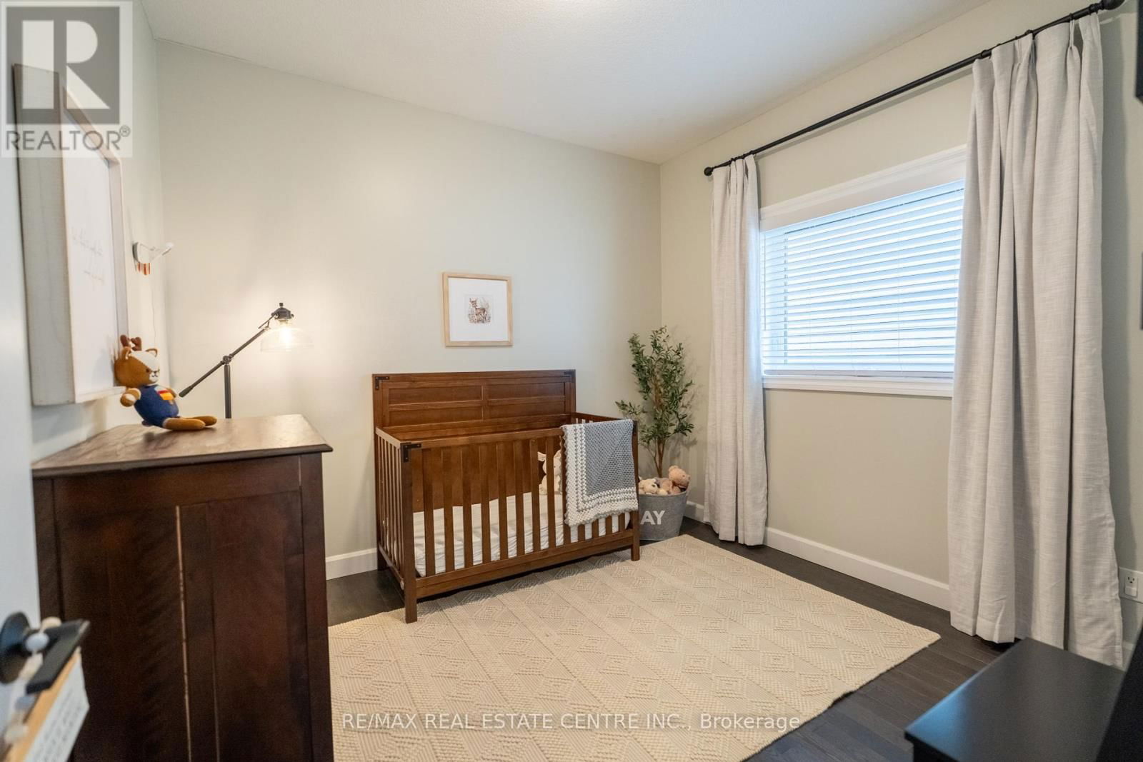 942 GREENWOOD CRESCENT Image 26