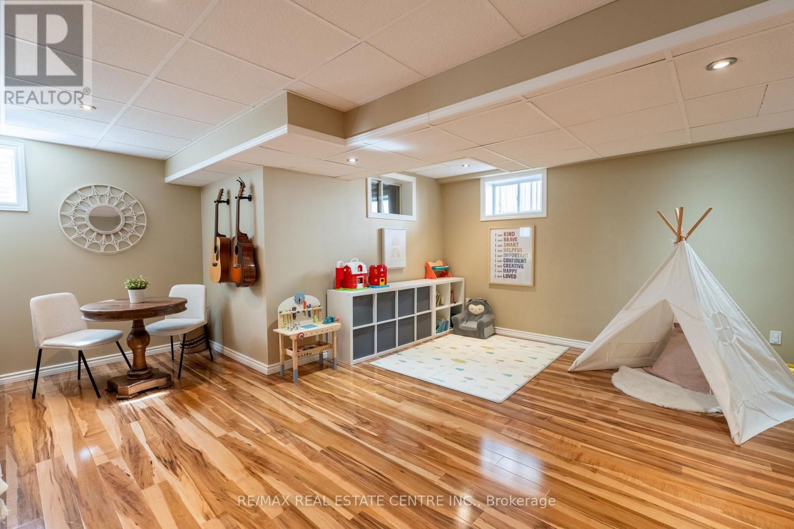 942 GREENWOOD CRESCENT Image 29