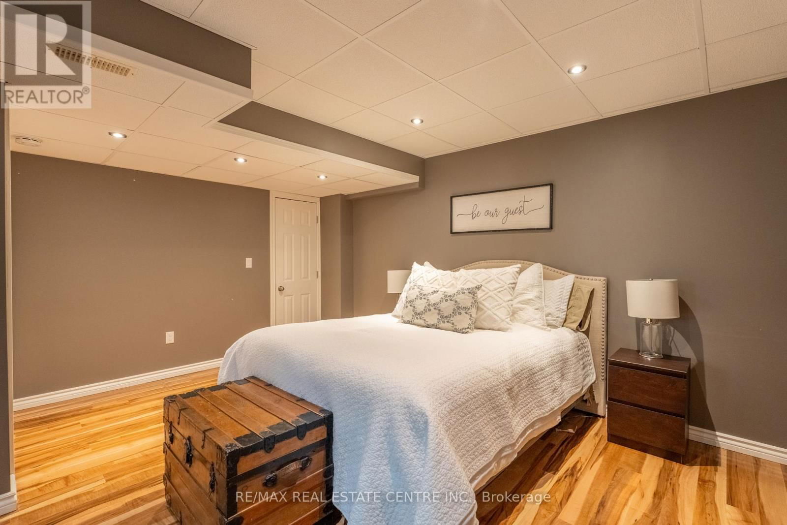 942 GREENWOOD CRESCENT Image 32