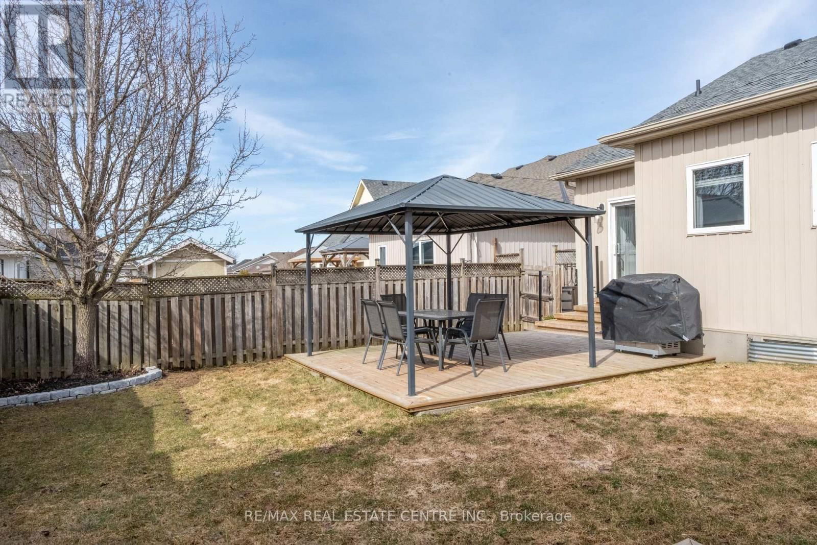 942 GREENWOOD CRESCENT Image 36