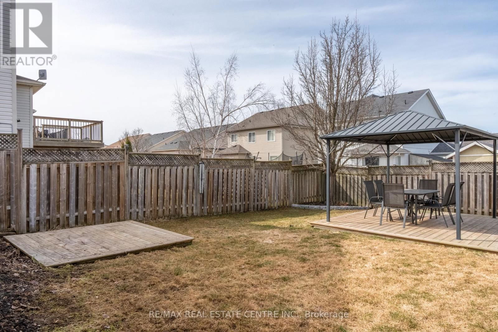 942 GREENWOOD CRESCENT Image 37