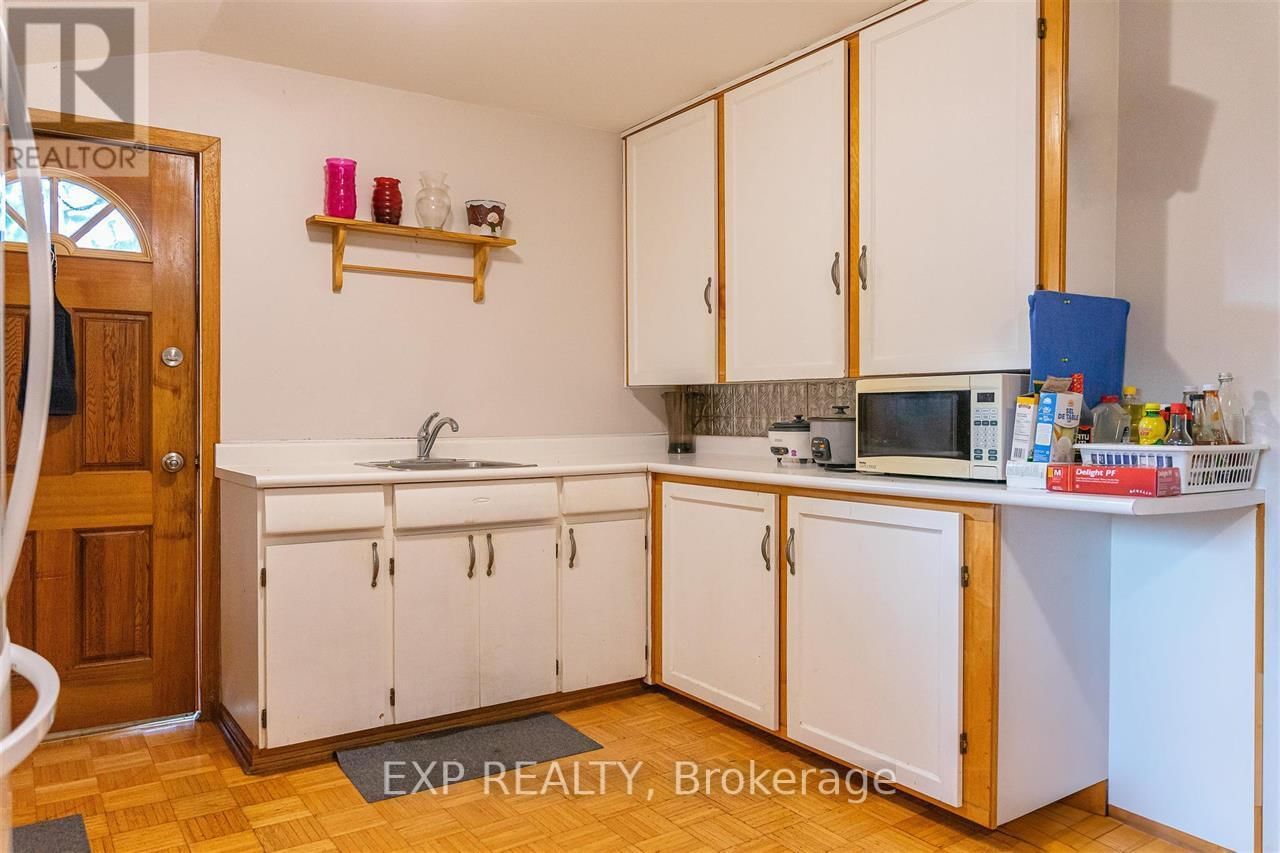 111 ALBERT STREET EAST Image 12