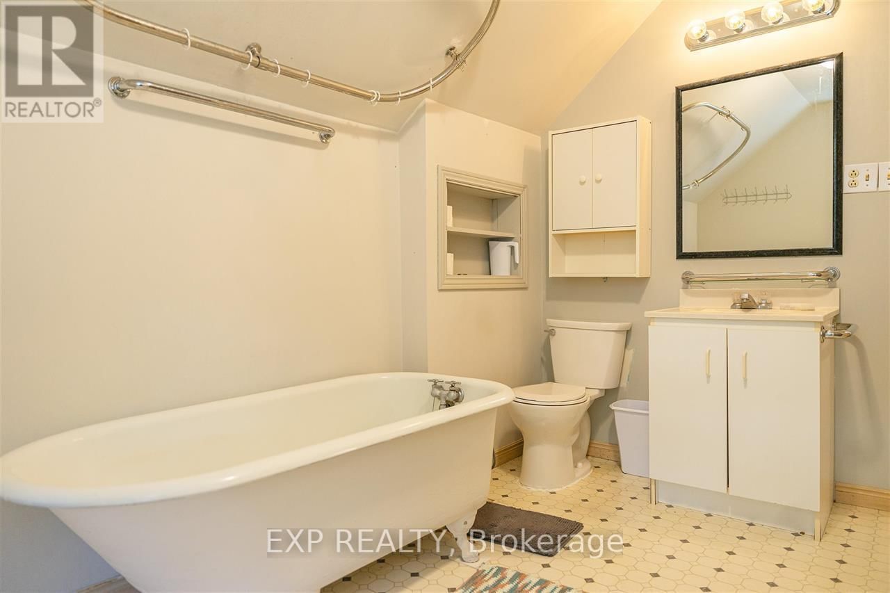 111 ALBERT STREET EAST Image 24