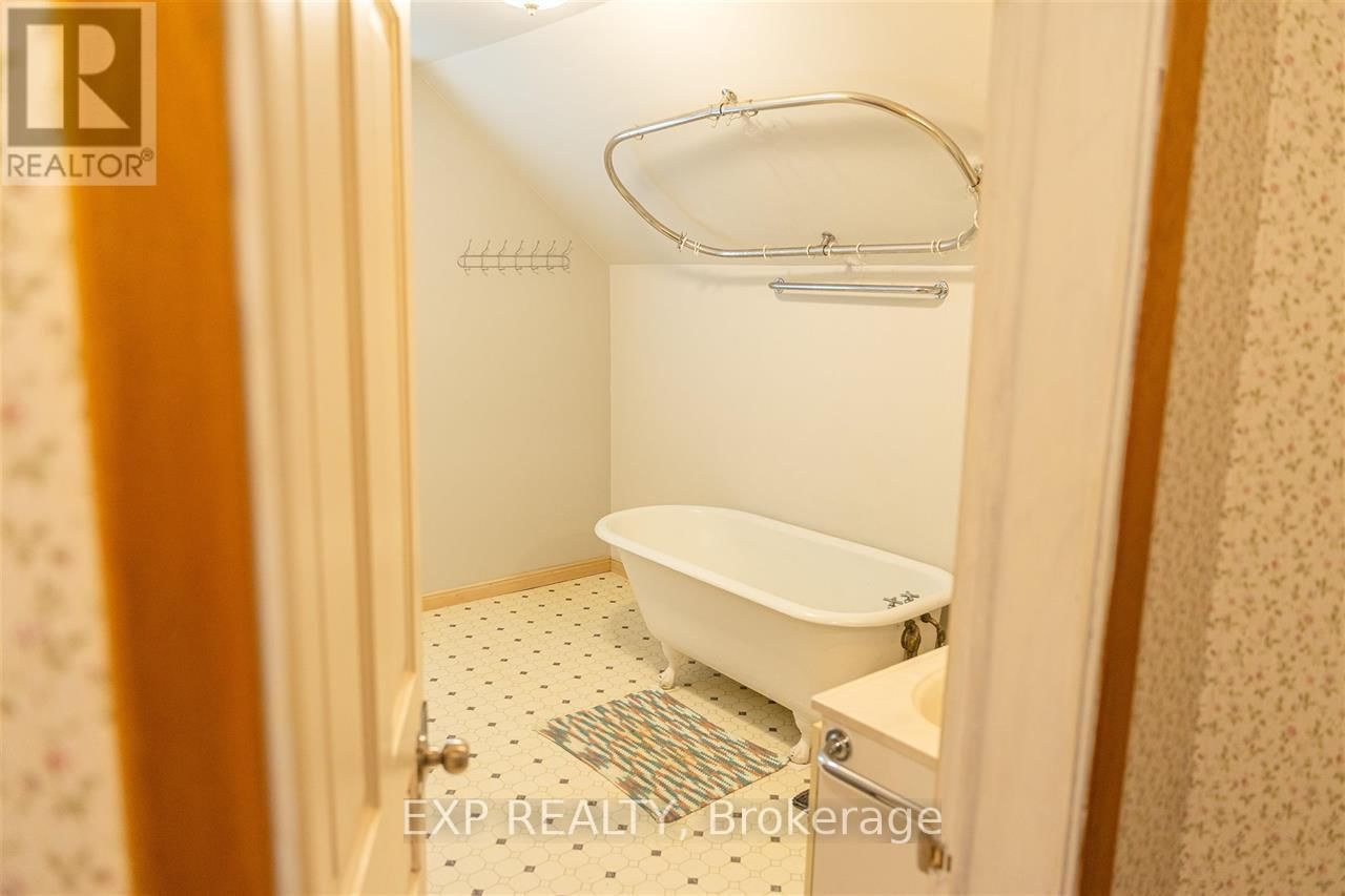 111 ALBERT STREET EAST Image 25