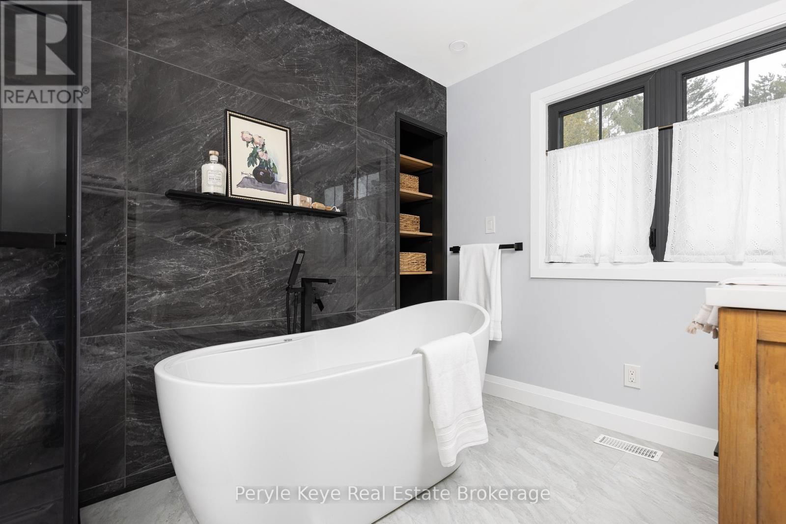 38 ANDREA DRIVE Image 32