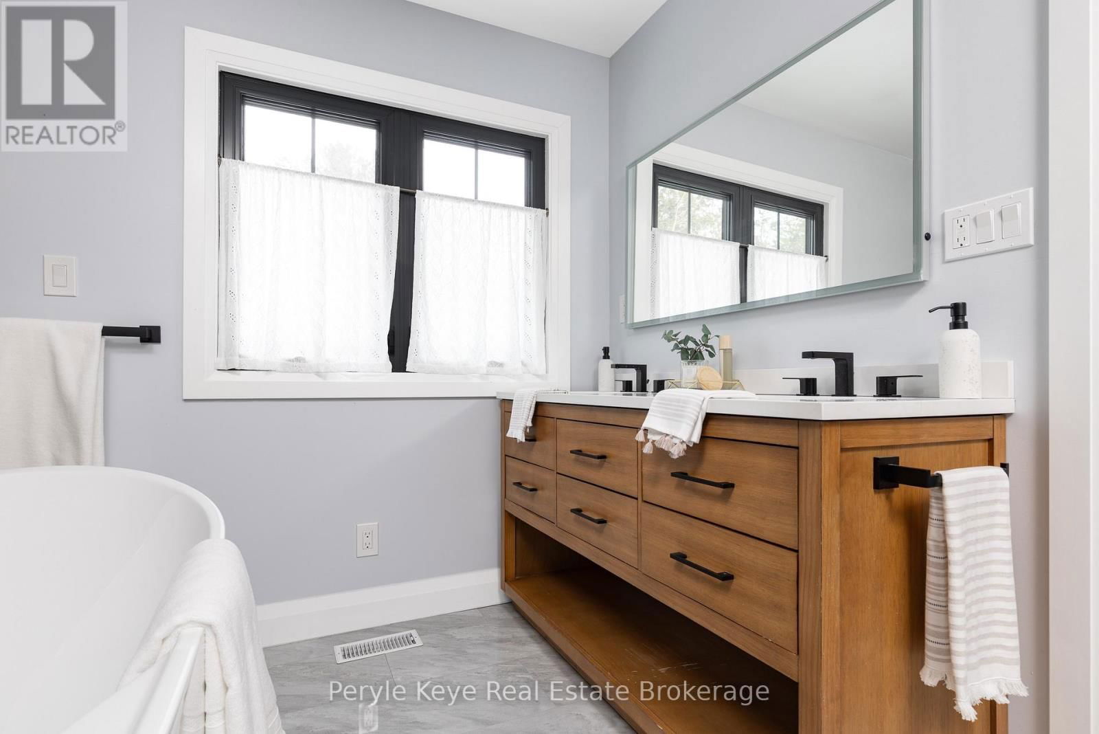 38 ANDREA DRIVE Image 33