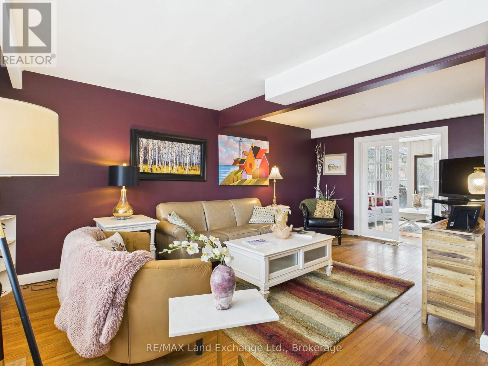 1091 QUEEN STREET Image 11