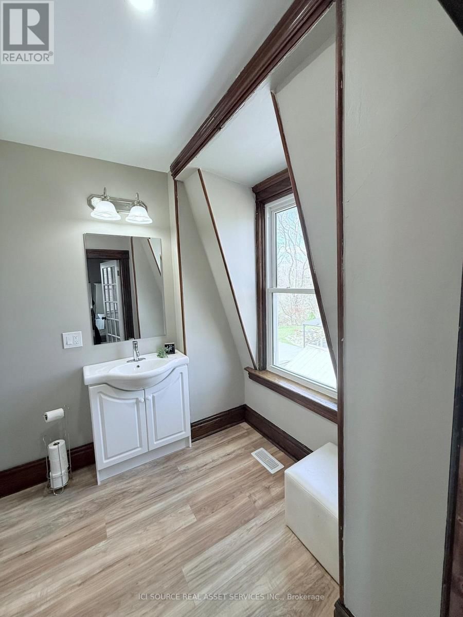189 ROLPH STREET Image 17
