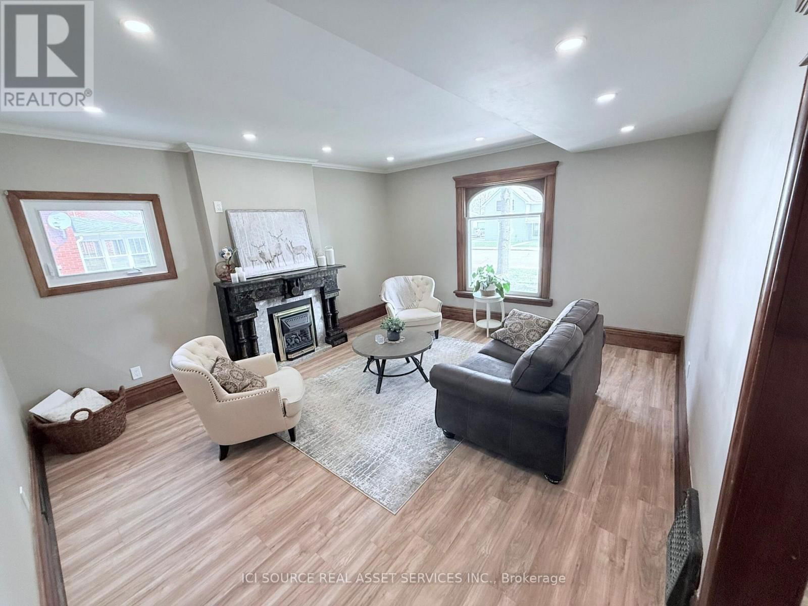 189 ROLPH STREET Image 3