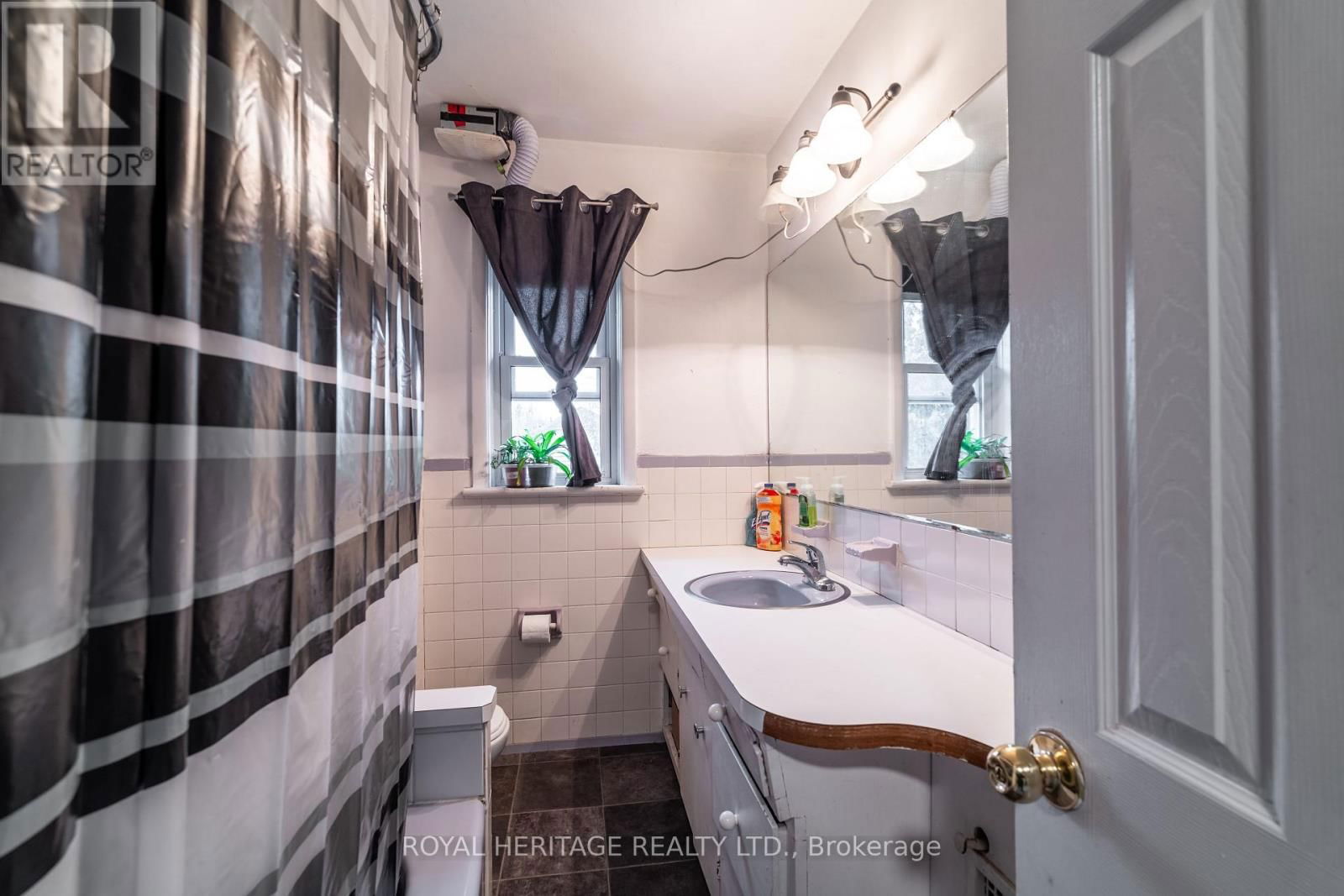 364 PARKHILL ROAD WEST Image 17