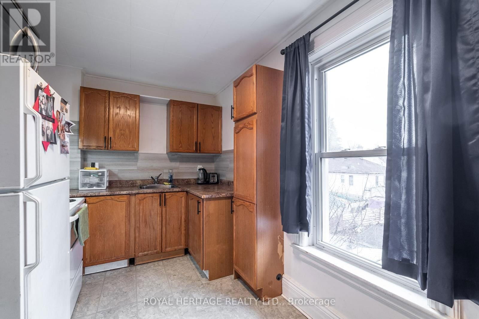 364 PARKHILL ROAD WEST Image 25