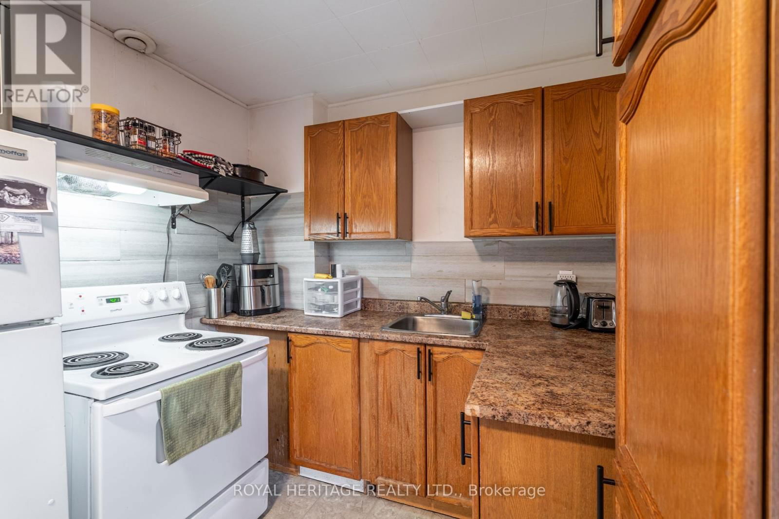 364 PARKHILL ROAD WEST Image 26