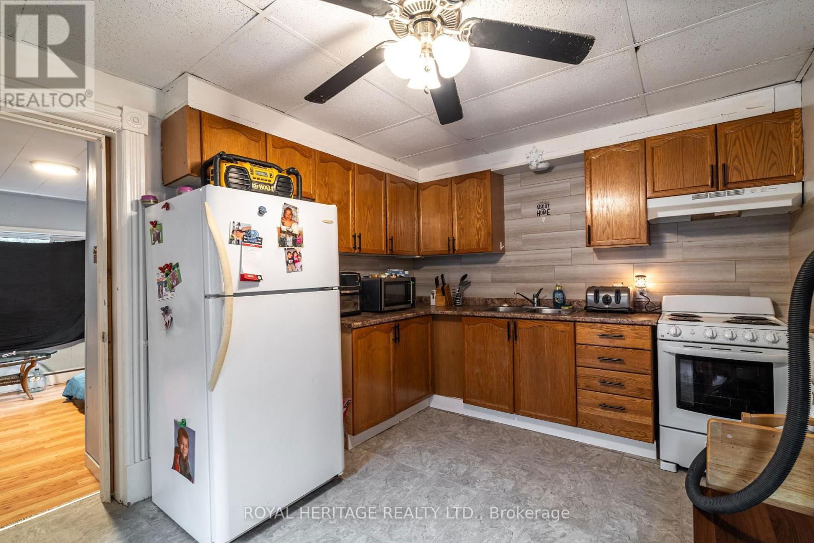 364 PARKHILL ROAD WEST Image 37