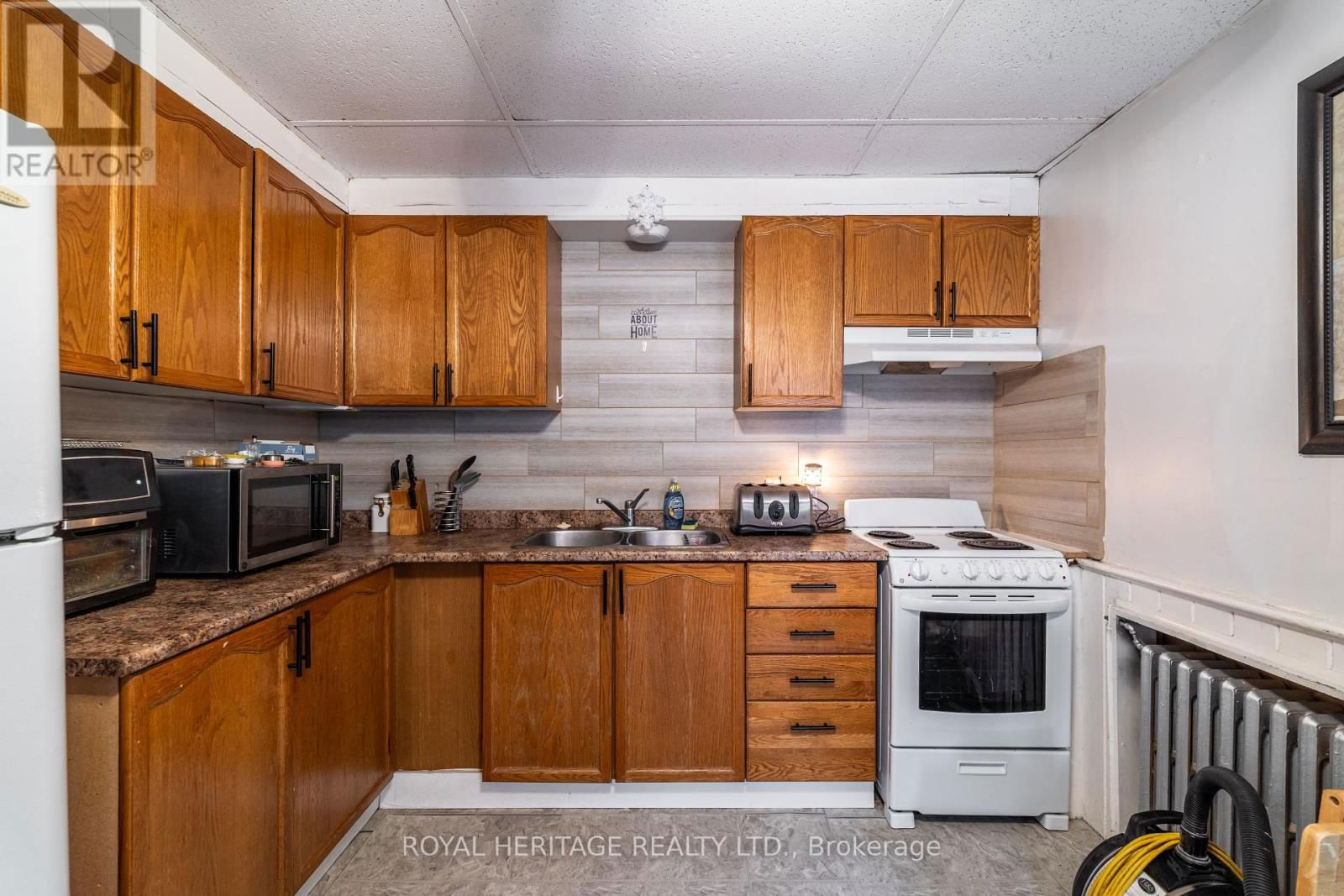 364 PARKHILL ROAD WEST Image 38