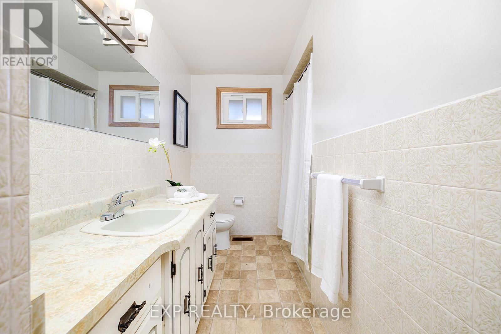100 HADELAND AVENUE Image 14