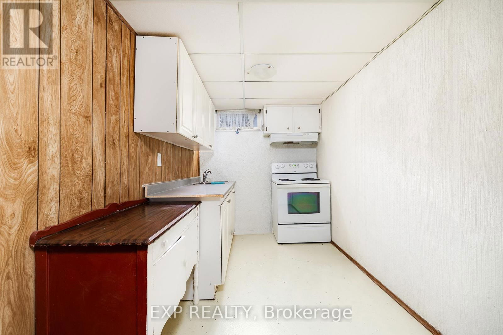 100 HADELAND AVENUE Image 20