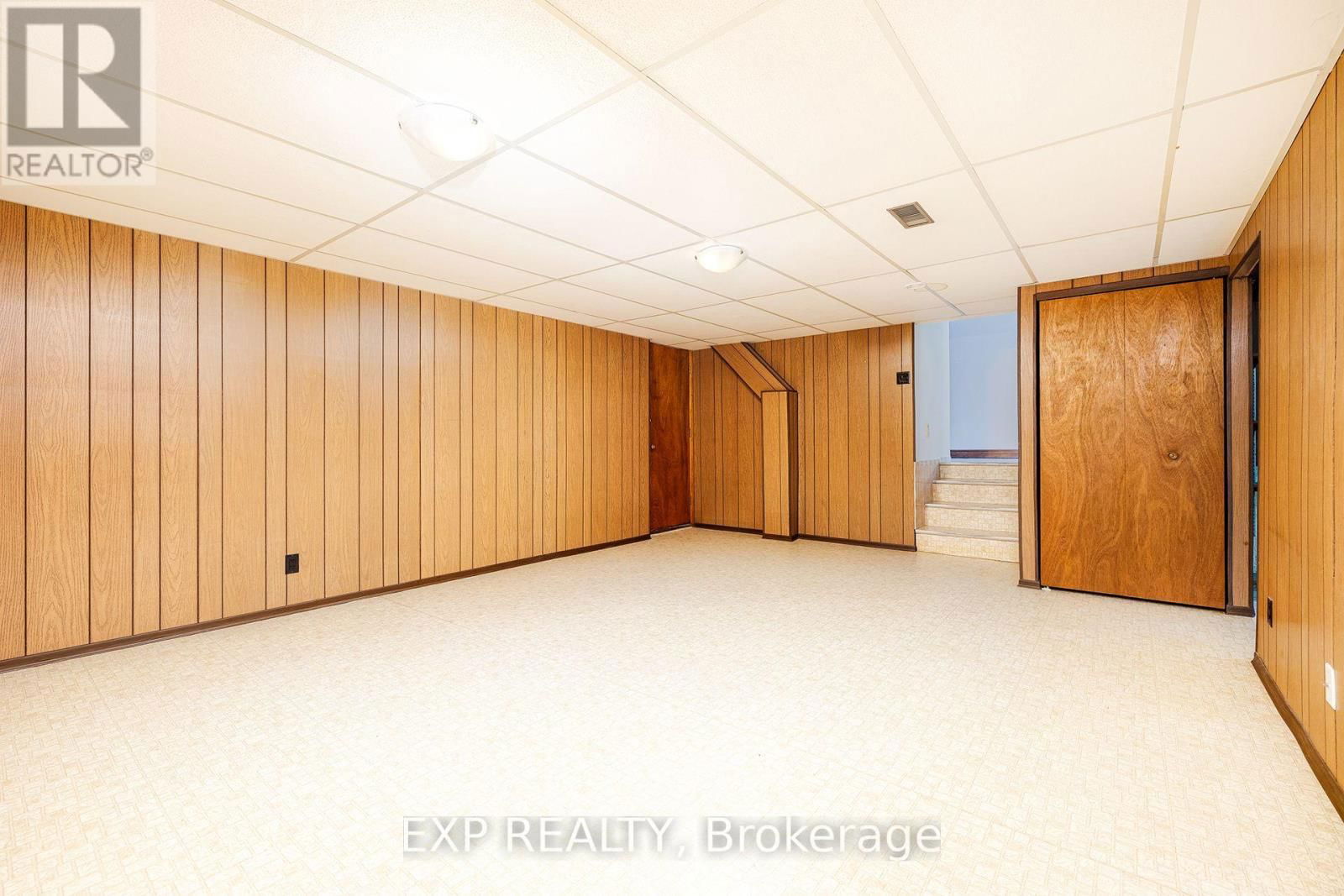 100 HADELAND AVENUE Image 21