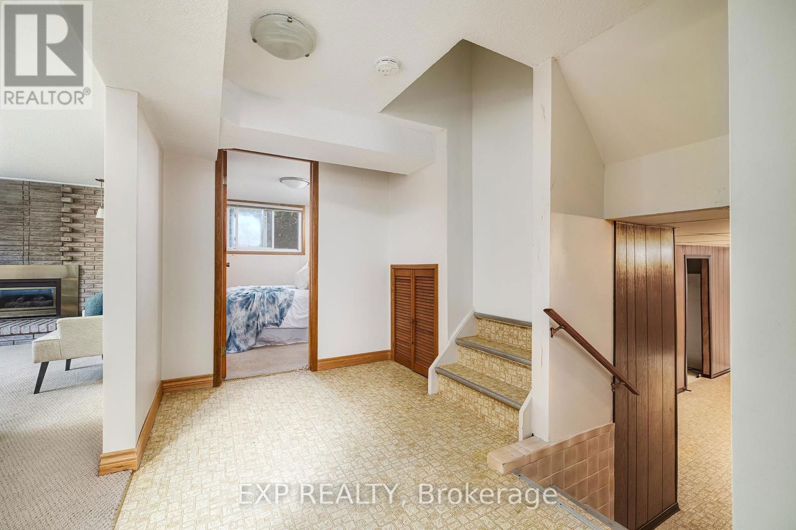 100 HADELAND AVENUE Image 25