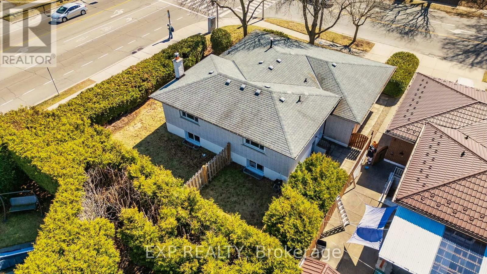 100 HADELAND AVENUE Image 32