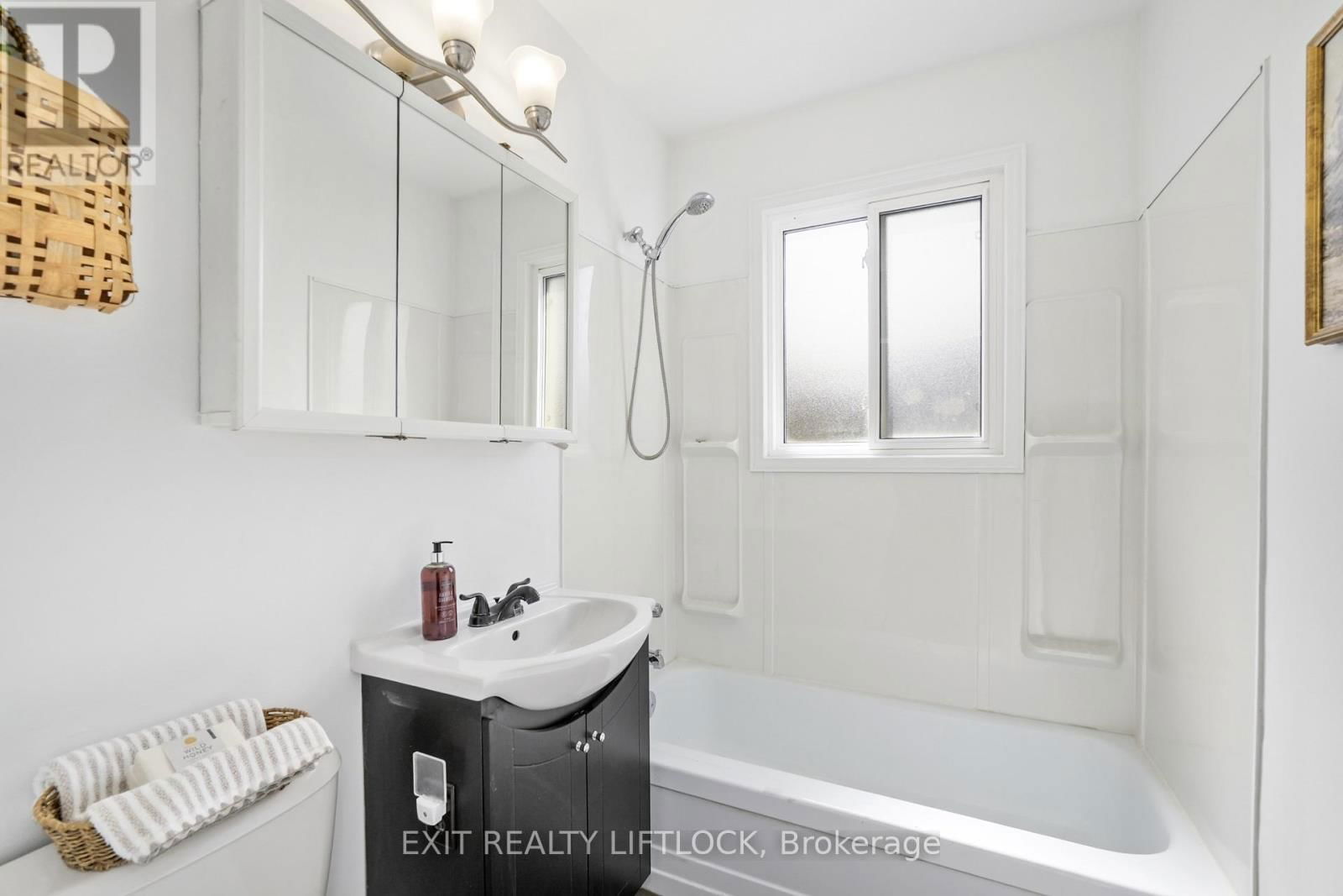 526 ERSKINE AVENUE Image 15