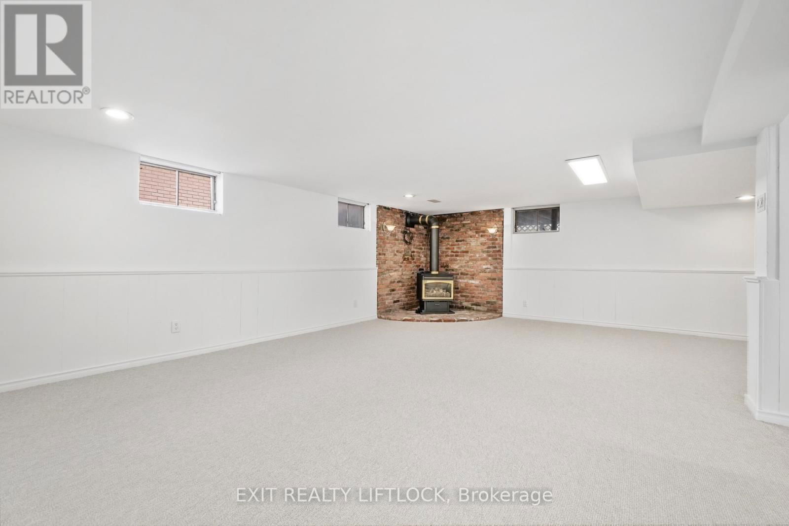 526 ERSKINE AVENUE Image 16