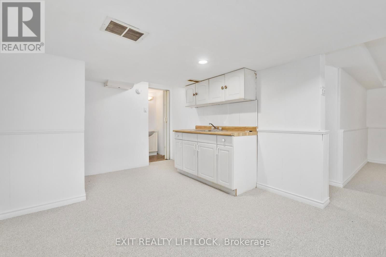 526 ERSKINE AVENUE Image 18