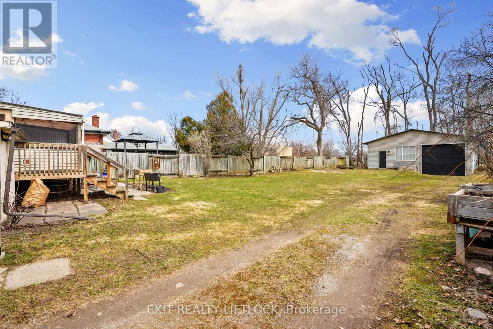 526 ERSKINE AVENUE Image 23