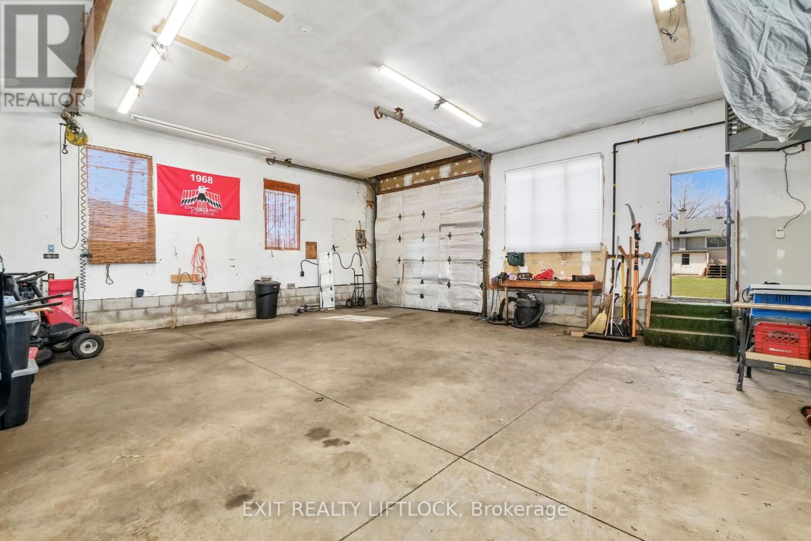 526 ERSKINE AVENUE Image 29