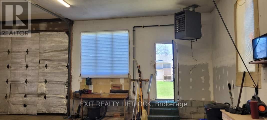 526 ERSKINE AVENUE Image 33