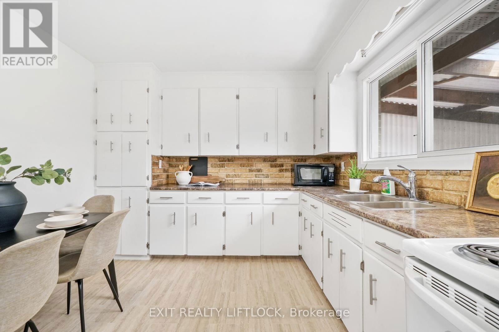 526 ERSKINE AVENUE Image 8