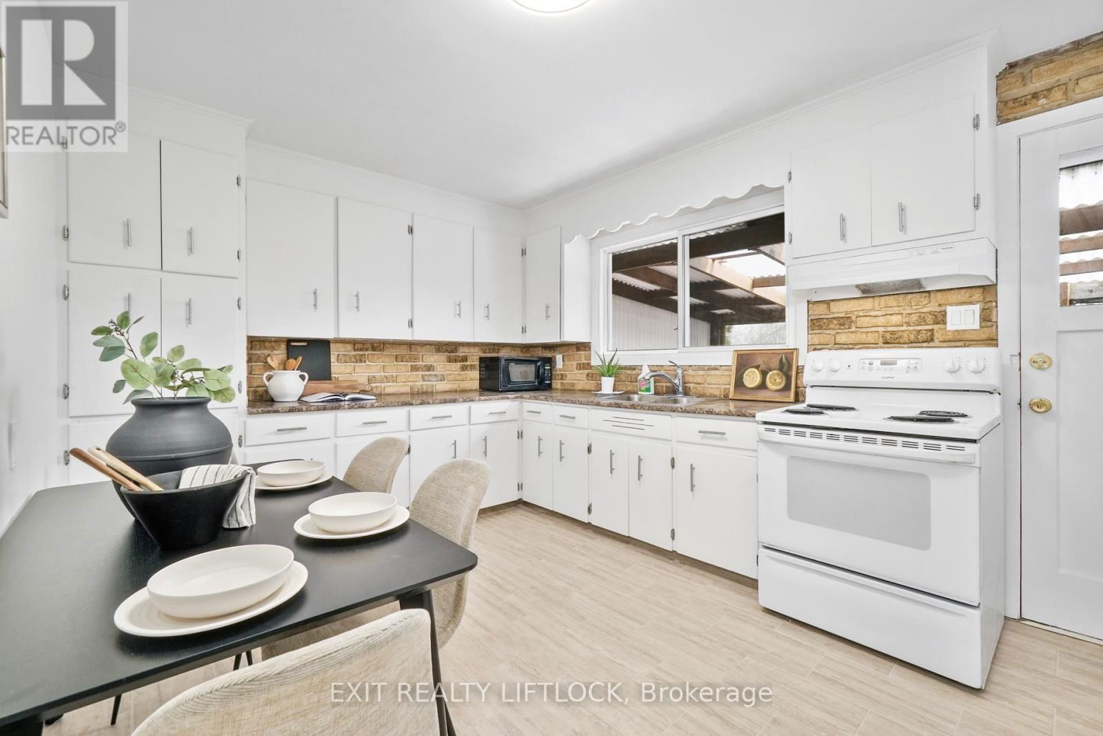 526 ERSKINE AVENUE Image 9