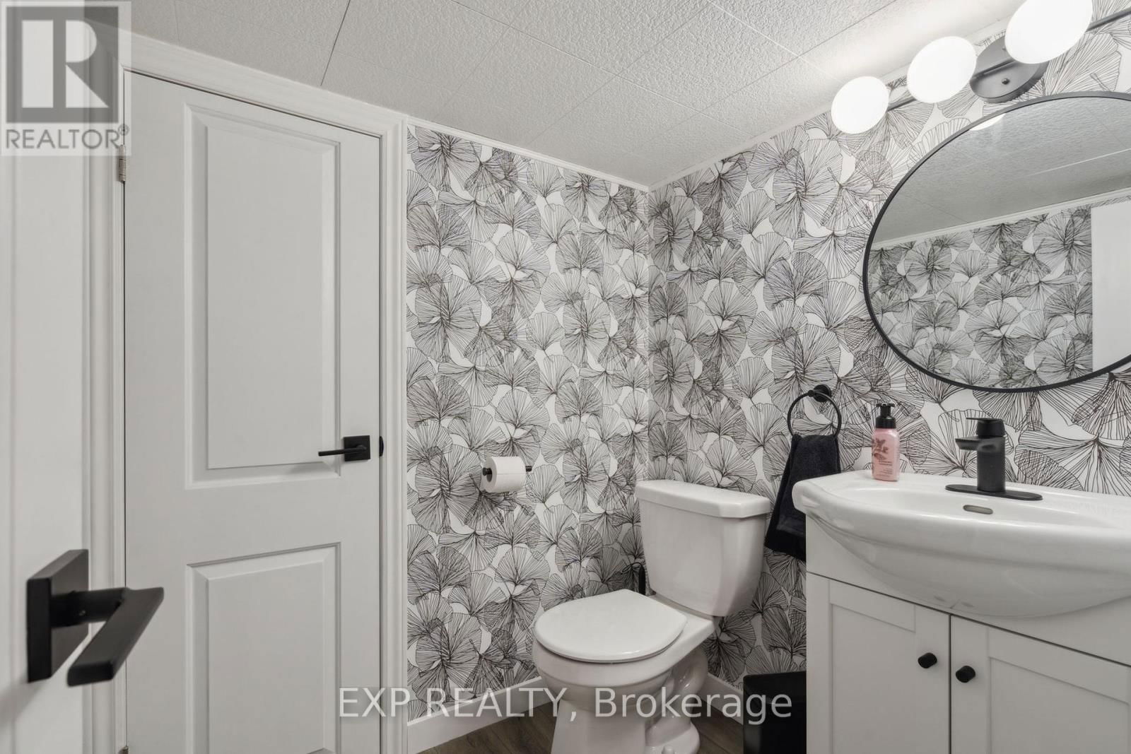 13379 ILDERTON ROAD Image 36