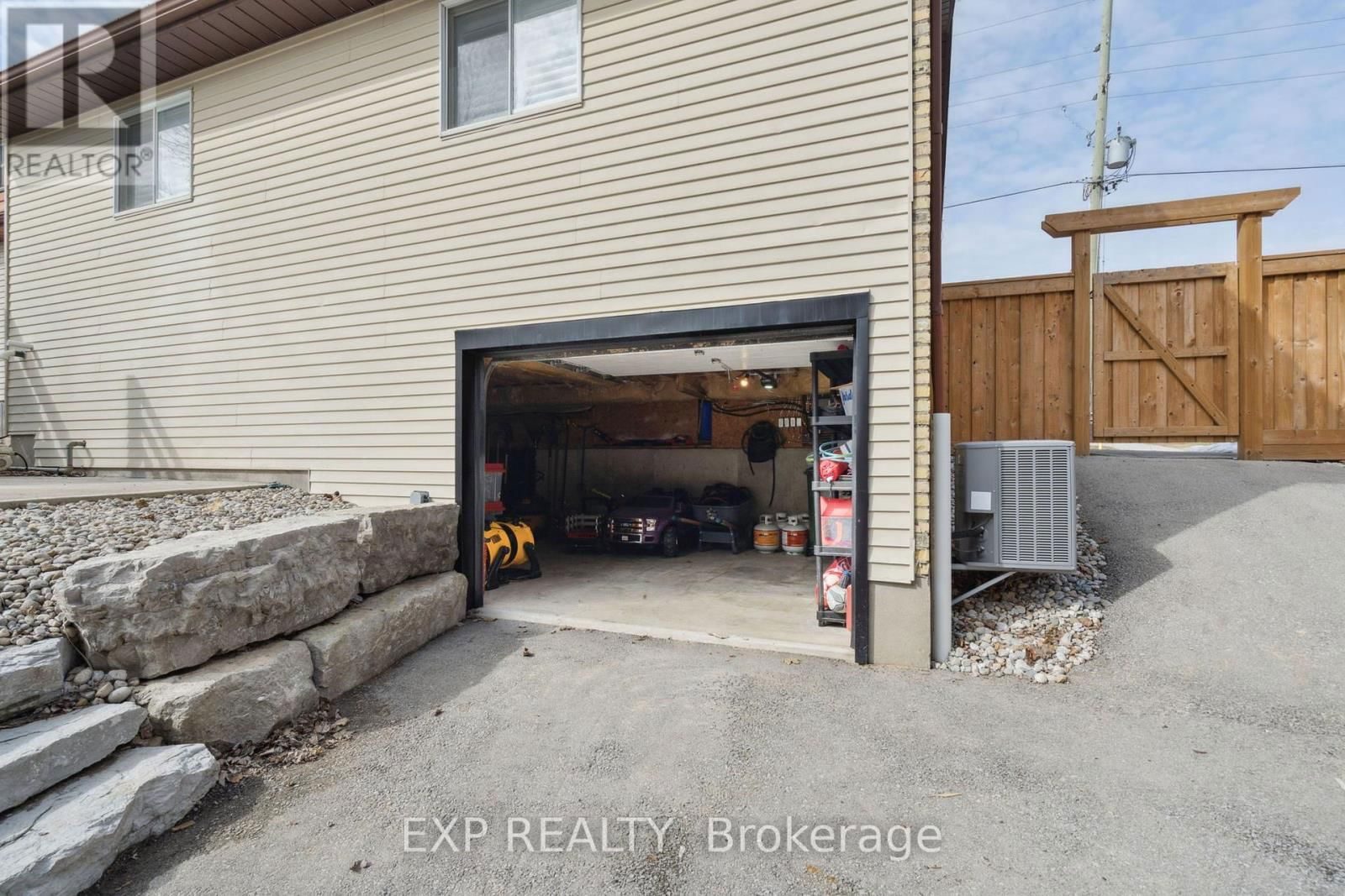 13379 ILDERTON ROAD Image 47