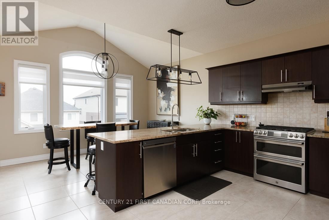 2556 HOLBROOK DRIVE Image 15