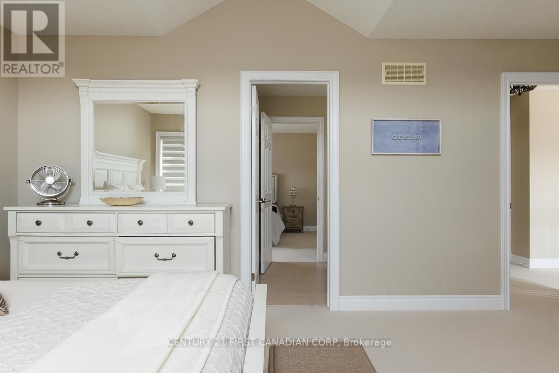 2556 HOLBROOK DRIVE Image 20