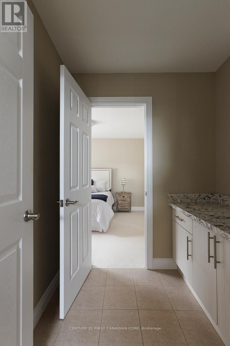 2556 HOLBROOK DRIVE Image 21