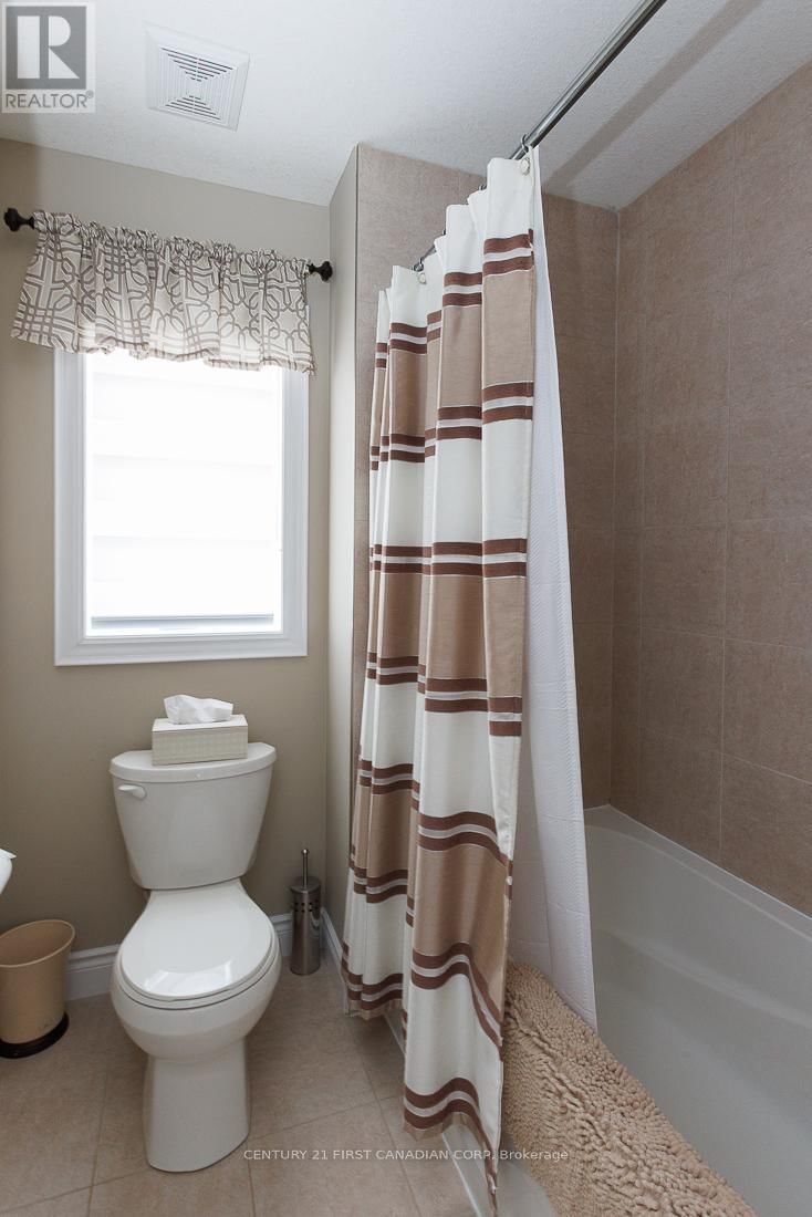 2556 HOLBROOK DRIVE Image 23